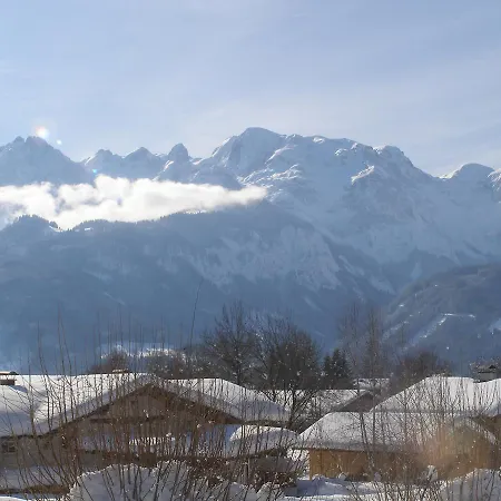 Haus Gschwendtner Гостевой дом Пфаррверфен